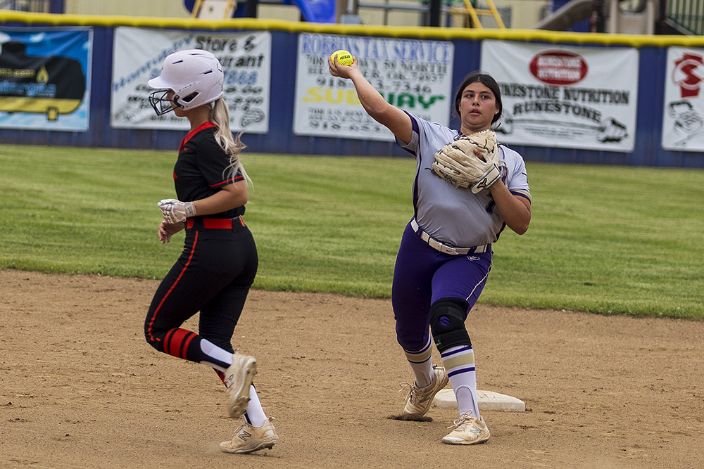 Heavener girls slam Sallisaw, 8-3